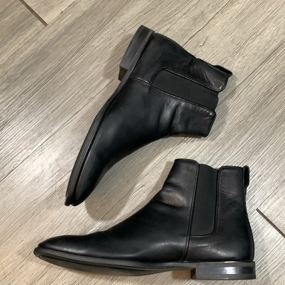 Aquatalia Adrian Black Leather Weatherproof Round Toe Chelsea Ankle Boots size 9 main image 5